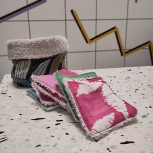 10 lingettes réutilisables avec le panier