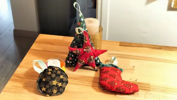 Lire la suite à propos de l’article Article 11. Noël écoresponsable créatif avec cadeaux uniques et faits main créés chez moi !